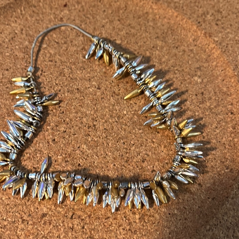 Two tone spiky bracelet *needs to be restrung*